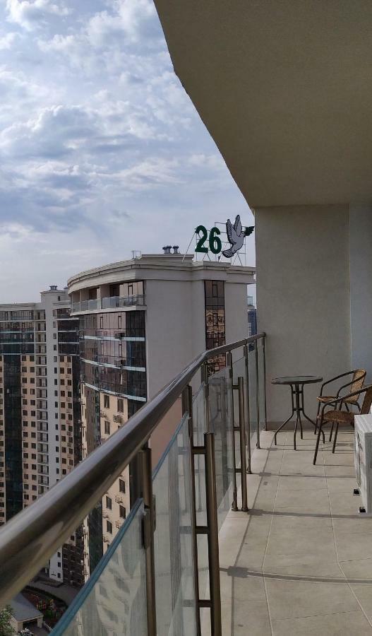 Skyview Apartments Odessa Exteriör bild