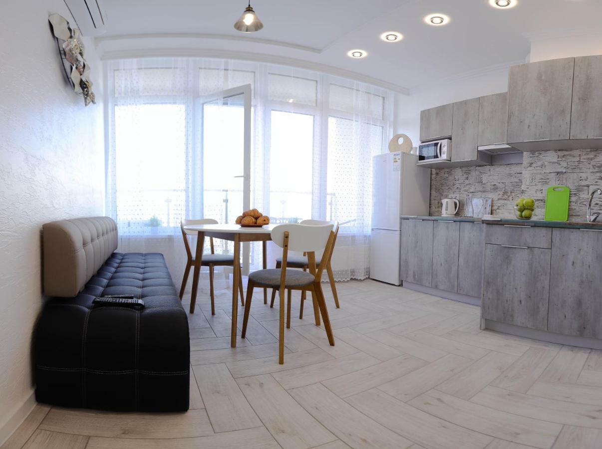 Skyview Apartments Odessa Exteriör bild